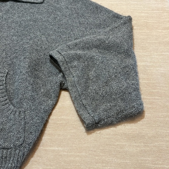 LIKE NEW A.N.A. Gray cardigan sweater 3/4 sleeves 2 pockets in front size Large - Picture 6 of 11